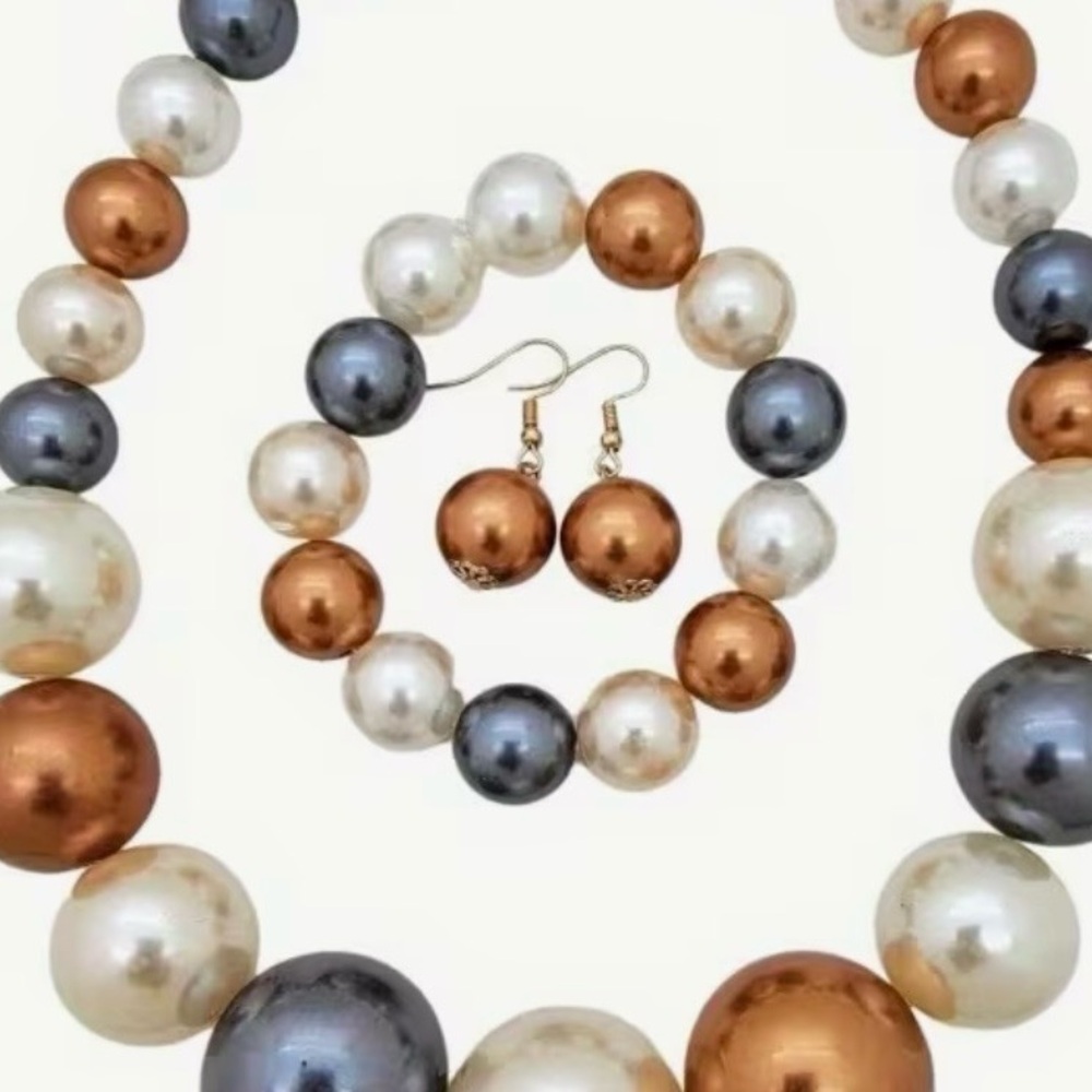 Elegant Pearl Necklace and Earring Set